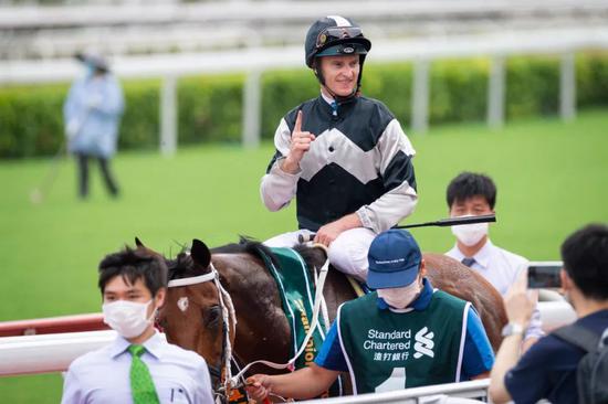 「时时精彩」成功卫冕渣打冠军暨遮打杯