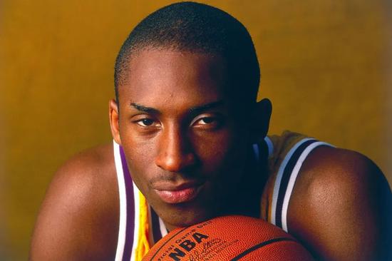 嫩翻了新秀科比的一组写真