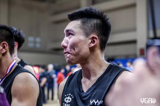 回浦出品高二被北大青睐球场硬汉王思博