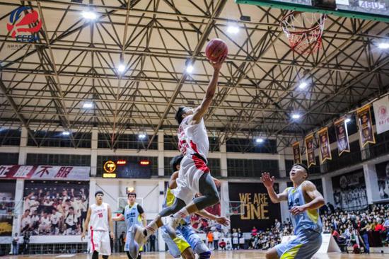 回浦出品高二被北大青睐球场硬汉王思博