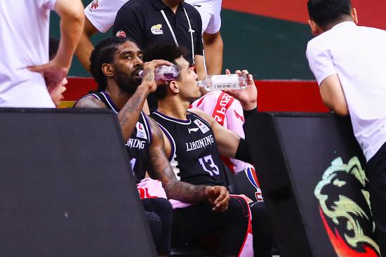 孙铭徽率队大胜辽篮 34分10助攻力压郭少