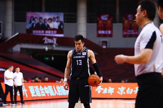 孙铭徽率队大胜辽篮 34分10助攻力压郭少