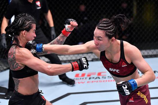 闫晓楠的站立技术更益。图/UFC