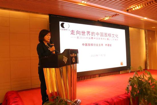 华学明主持开营仪式