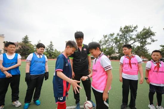 这个小学曾走出多位青岛足球名将 海牛青训继续传承梦想 亚博体育资讯 第3张-亚博体育导航 这个小学曾走出多位青岛足球名将 海牛青训继续传承梦想