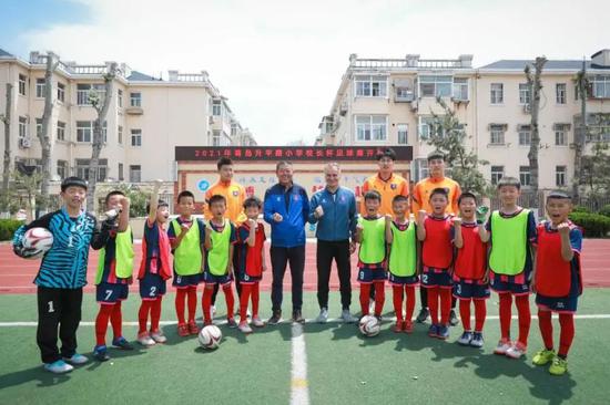 这个小学曾走出多位青岛足球名将 海牛青训继续传承梦想 亚博体育资讯 第2张-亚博体育导航 这个小学曾走出多位青岛足球名将 海牛青训继续传承梦想