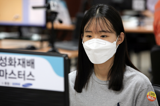 曹承亚三段与崔精争夺女子组唯一入场券