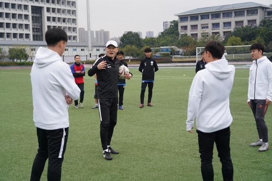 孙继海将加入李霄鹏教练组 国足管理模式出现变化！