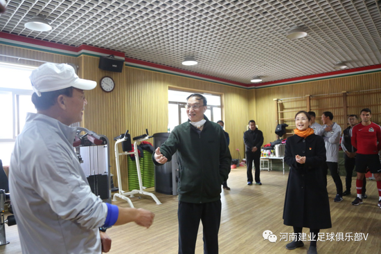 省体育局党组书记局长万旭一行赴建业俱乐部调