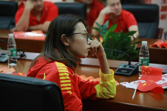 姜冉馨首次奥运之旅就拿牌 爸爸要奖励给她大大的