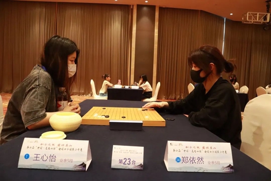 王心怡VS郑依然