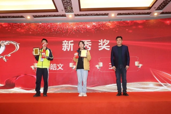 少壮奖：男棋手薛皓文、女棋手王楚乔