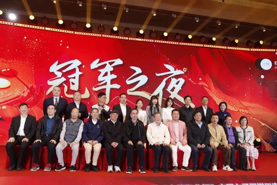 日赚2.3亿却背6500亿债，宁德时代的钱，到底花在了哪？