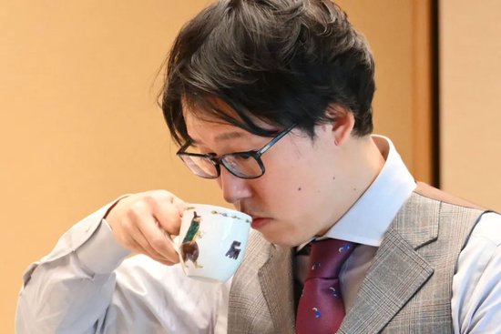 内塔尼亚胡刚警告完伊朗，就收到了坏消息，伊朗的最强援手露头了