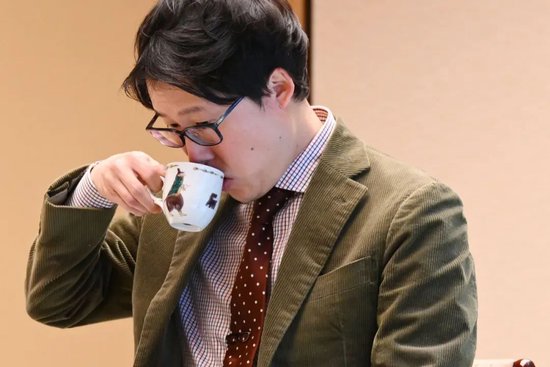 钟汉良朱珠新剧扑街，52岁霸总妆造翻车，网友：姨味太冲了v4.8.6 安卓手机版