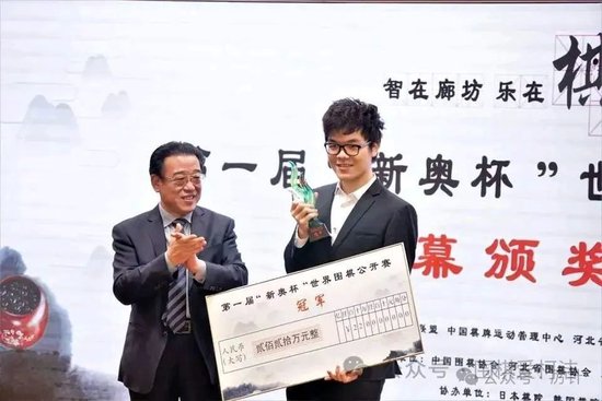 丈夫每月发工资就神秘失联，妻子偷偷尾随，真相让人泪目