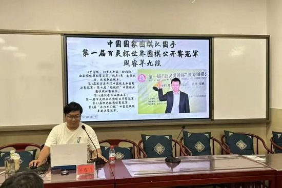 365平台最新官网闭合状态展现出极致的便携性,轻松握于手中