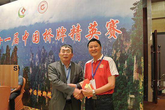 聂卫平与中国桥牌协会特邀副主席、奥瑞金桥牌俱乐部主席张立刚