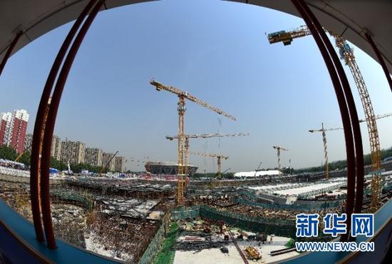 ↑这是5月9日拍摄的国家速滑馆施工现场。新华社记者罗晓光摄