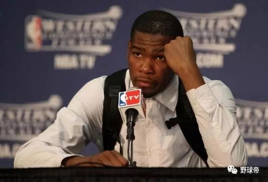 在这一点上,书包杜更是像一个普通人