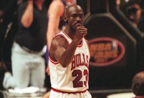 1997年的今天乔丹这个绝杀庆祝动作有点帅