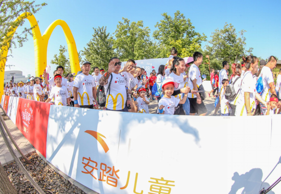 “为爱麦跑”活力开跑五周年，助力儿童爱心公益。