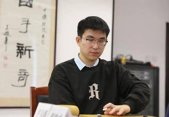 张雪峰走后，那个“挖煤的”女人撑住了