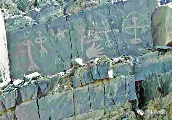 突厥岩画三花马