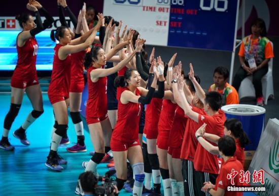 最终中国女排以大比分3：0击败越南队，取得开门红。中新社记者 李霈韵 摄