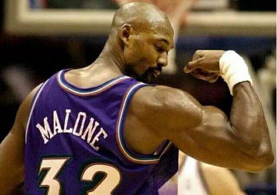 比起奥尼尔,老前辈马龙也是不遑多让!