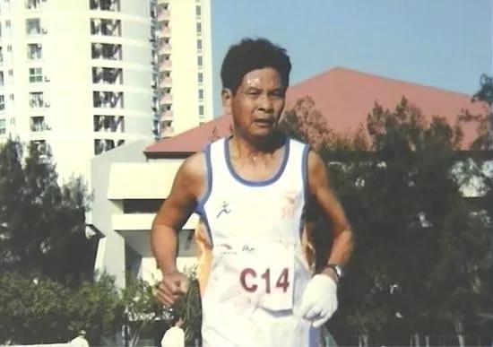 “百马小刘”厦马完赛 跑步60年把自己锻炼成中