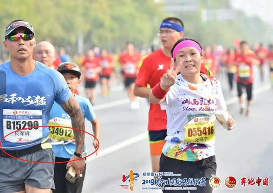 2019郑州马拉松:第一例替跑出炉 老爸带我替跑