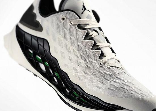 Ultra Boost初代白鞋复刻 耐克“可撕鞋面”登场