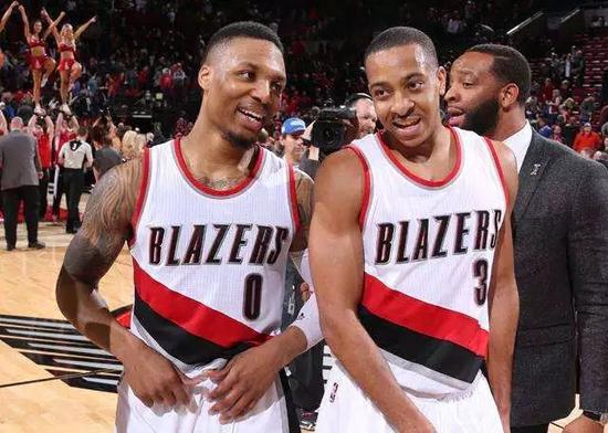 又一地震级交易？两大亿元先生互换东家