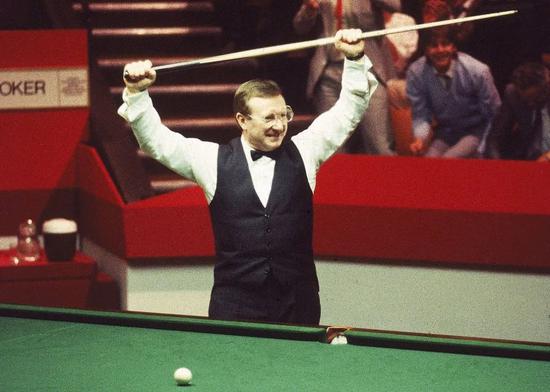的黑球大决战,当时他和史蒂夫·戴维斯激战至决胜局的最后一颗黑球,在