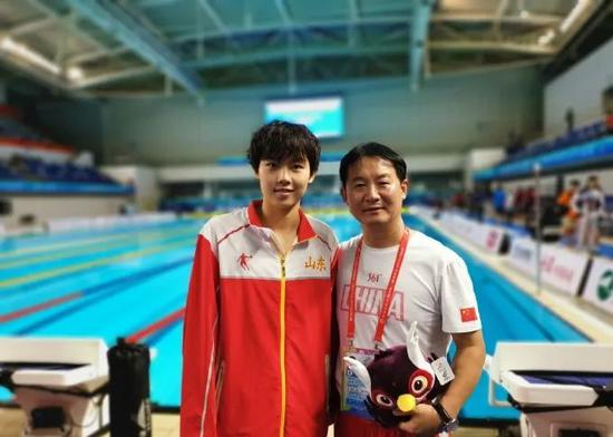 杨浚瑄与教练王爱民