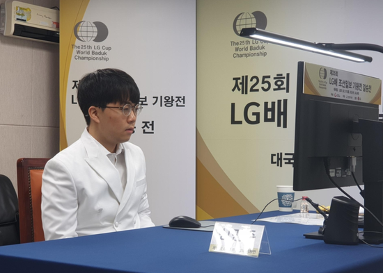 柯洁与申旻埈均是首次打进lg杯决赛,申旻埈更是头一次打进世界大赛