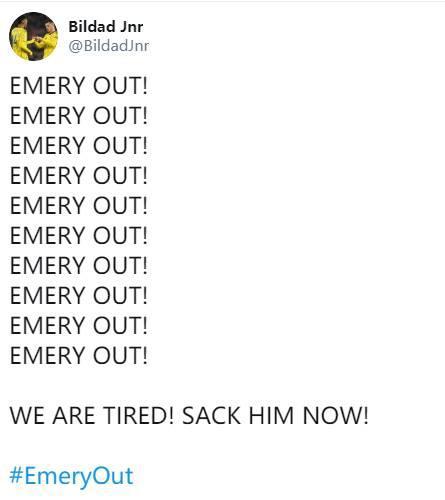 欧联杯遭对手逆转 阿森纳球迷举埃梅里下课标语