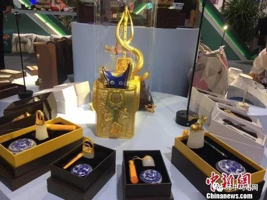 图为马主题文创产品展示。