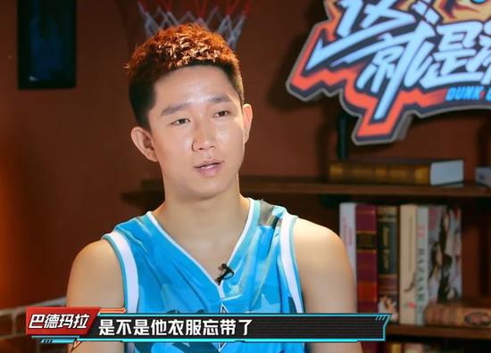 灌篮靓仔凯瑞图carry全场连王仕鹏都粉他