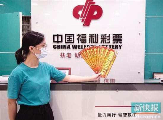 “超级幸运”是在广州上市的首款50元面值的刮刮乐彩票。