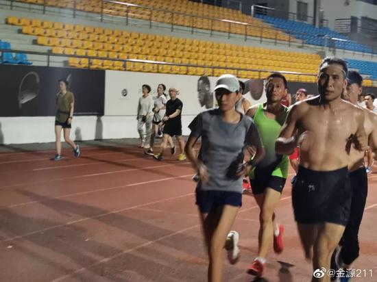 她是上海人气跑步教练 今年也要加入破三大军!