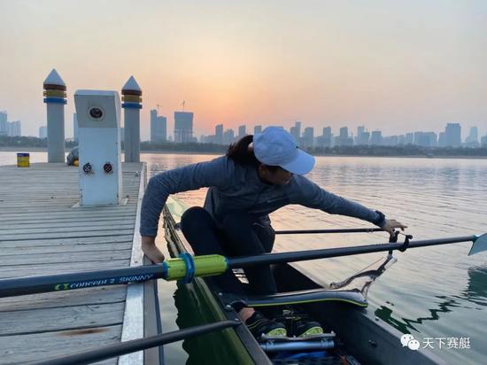终于又能下水啦！ 赛艇队皮划艇队转场日照训练