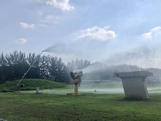 首钢滑雪大跳台使用的造雪枪,国家高山滑雪中心使用的造雪炮正模拟造