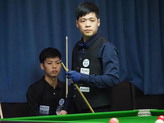 大师赛上海站绝杀变成反绝杀 邱炮谋淘汰雷伟民_台球_新浪竞技风暴
