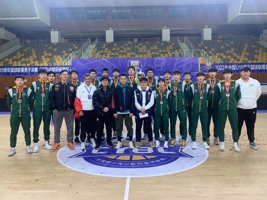 青岛国信U19男篮收获亚军，创历史最好成绩！