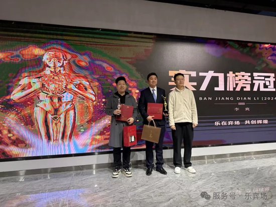 小说：穿越成杂毛鸟想摆烂？收拾俩转世大佬烂摊子竟强到逆天