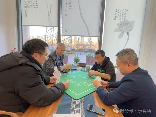 要不咱们小酌一杯？特朗普为了查尔斯三世取消威士忌关税v8.9.9 官方安卓版