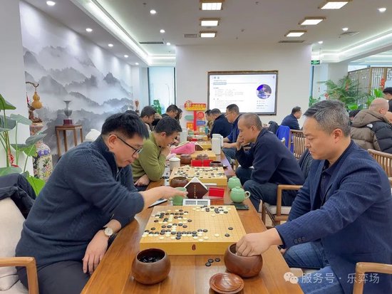 抖音上线付费聊天装扮商城，对标QQ首次试水社交商业化