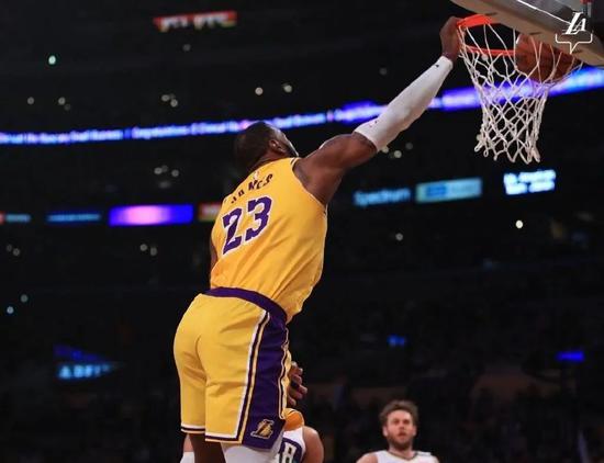 詹姆斯再次受伤！二帝双双倒下！3.18亿组团养伤